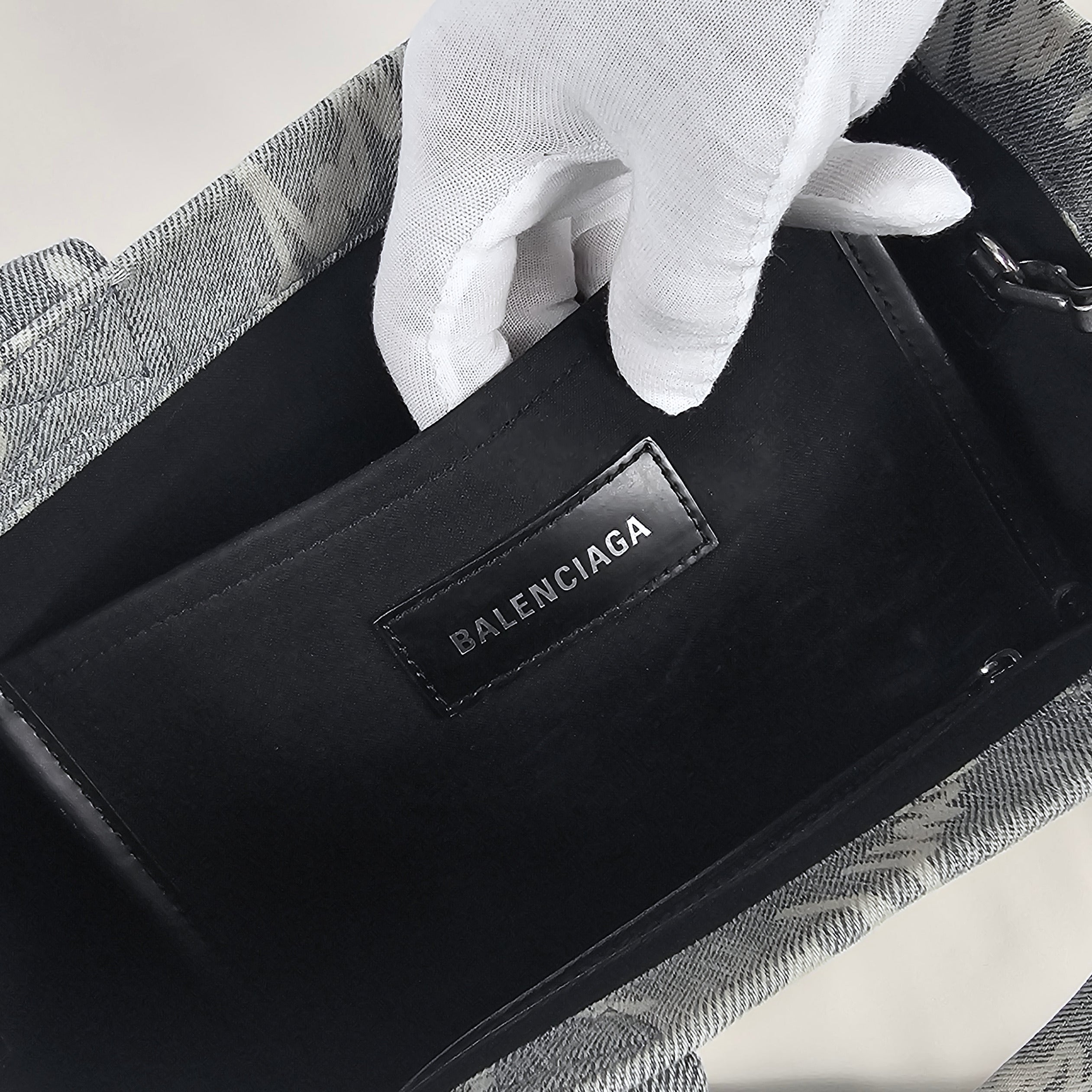 Balenciaga Hardware Tote Bag in denim logato grigio