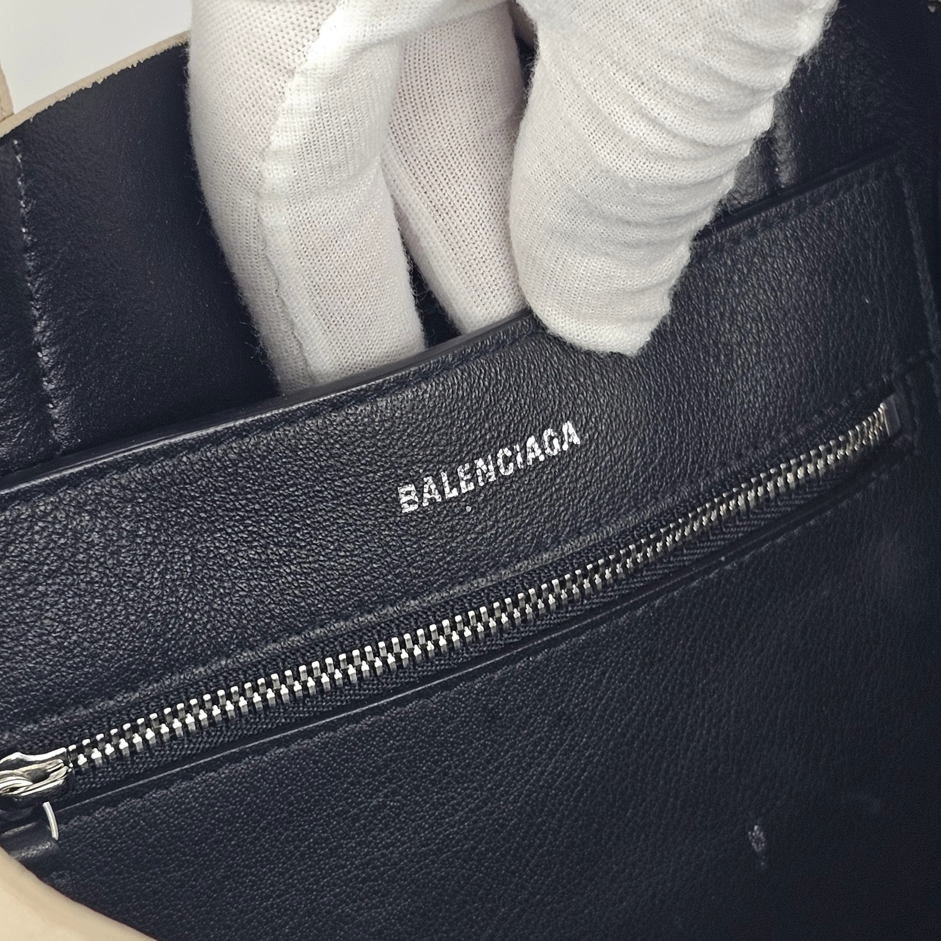 Balenciaga Everyday XXS Tote Bag in pelle di vitello beige