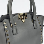 Valentino Garavani Rockstud Small Bag in pelle grigia