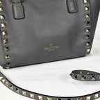 Valentino Garavani Rockstud Small Bag in pelle grigia